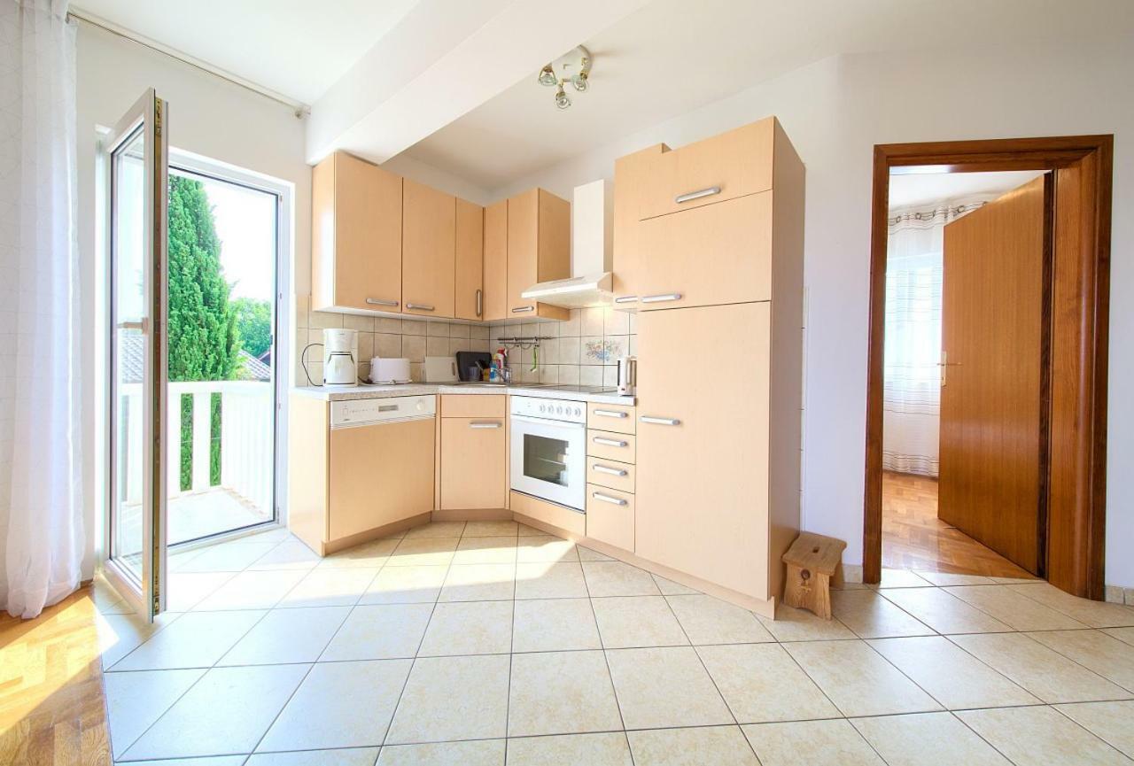 Apartman Adria Malinska Exterior photo
